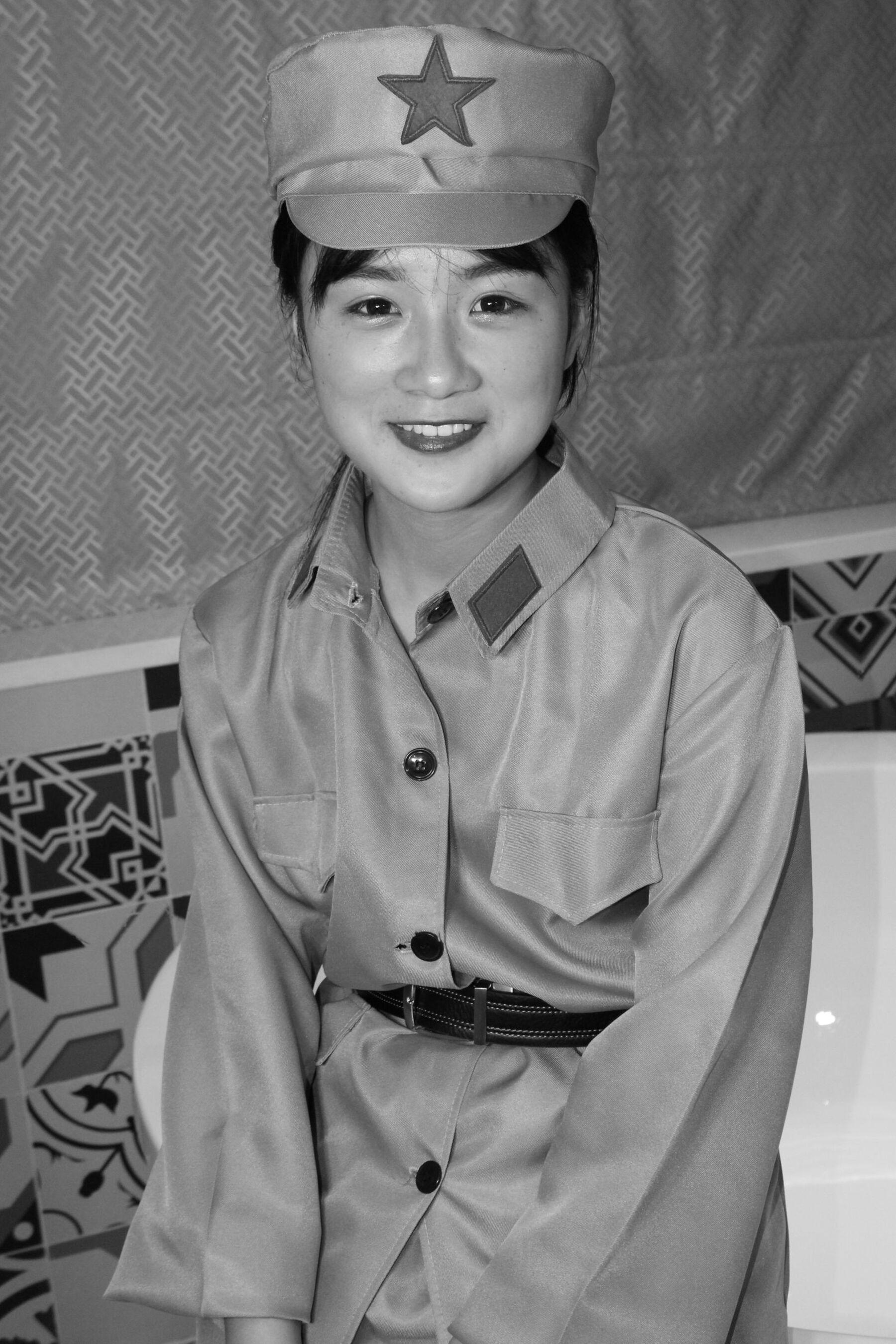 国模套图 国模蓝齐儿人体私拍套图