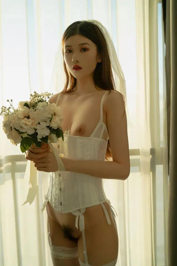 国模套图 熙涵《婚纱》