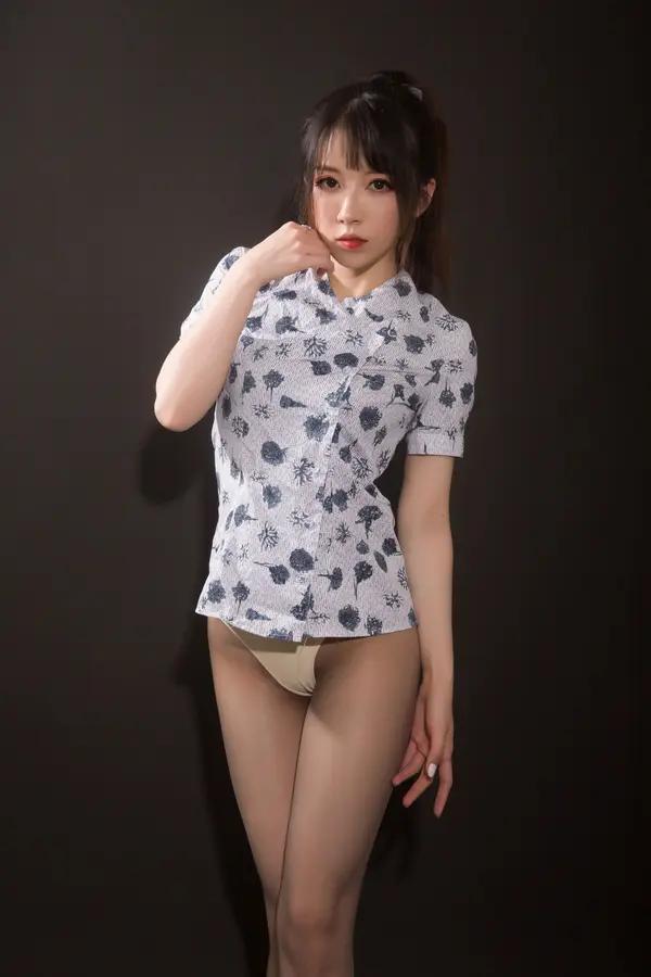 国模套图 小女巫露娜《东航棚拍》