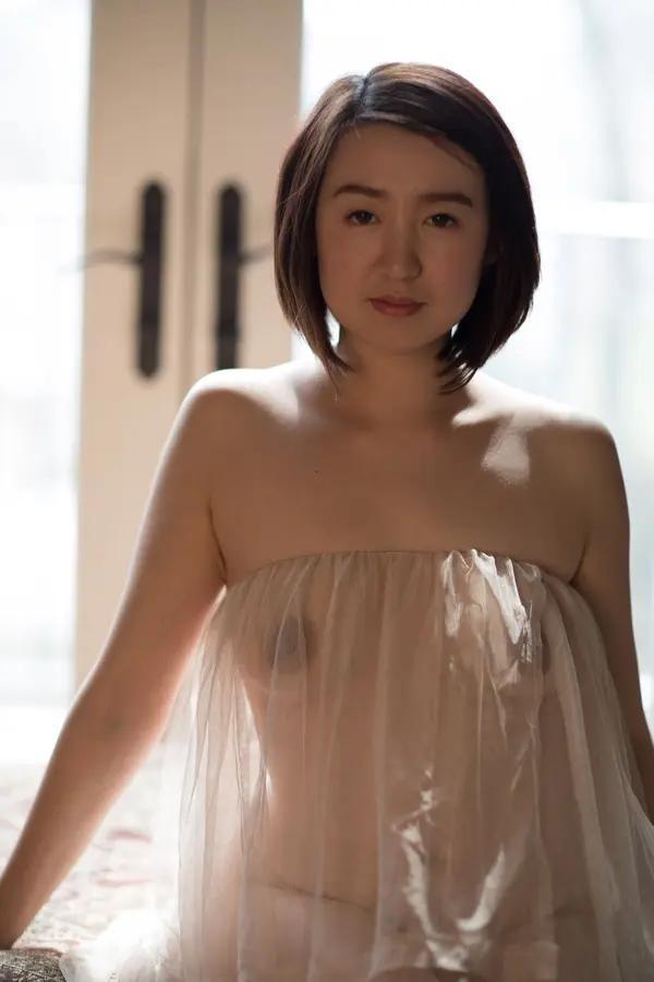 国模套图 摄影师流出性感人妻写真